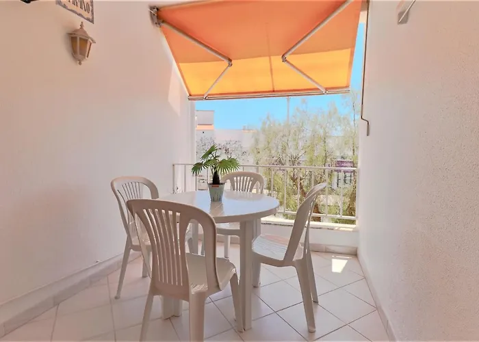 Adalena Oura By Alzira Lejlighed