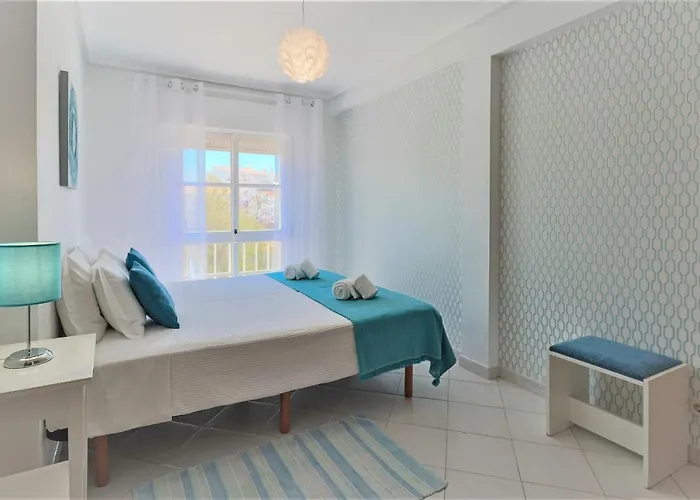 Adalena Oura By Alzira Lejlighed